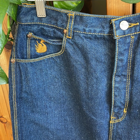 Gloria Vanderbilt midcalf dark blue jean skirt with a back slit - Picture 3 of 14